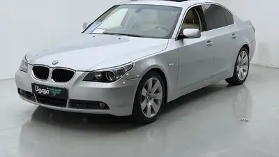 ب ام و سری 5 سدان 520i مدل 2005